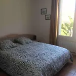 Les Pieds Dans L'eau Acces Direct A La Villa Le Plomb