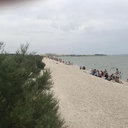 Les Pieds Dans L'eau Acces Direct A La Villa Le Plomb