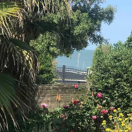 Les Pieds Dans L'eau Acces Direct A La