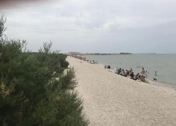 Les Pieds Dans L'eau Acces Direct A La Villa Le Plomb