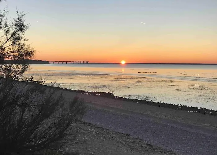 Les Pieds Dans L'eau Acces Direct A La *